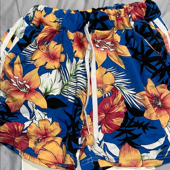 Two- Piece Short Set - Picture 7 of 9